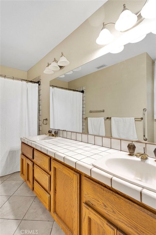 Image 28 of property listing at 13045 Caspian Drive, Victorville, CA 92395