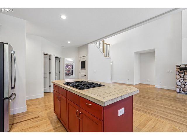 2445 W 10TH St, Washougal, WA 98671
