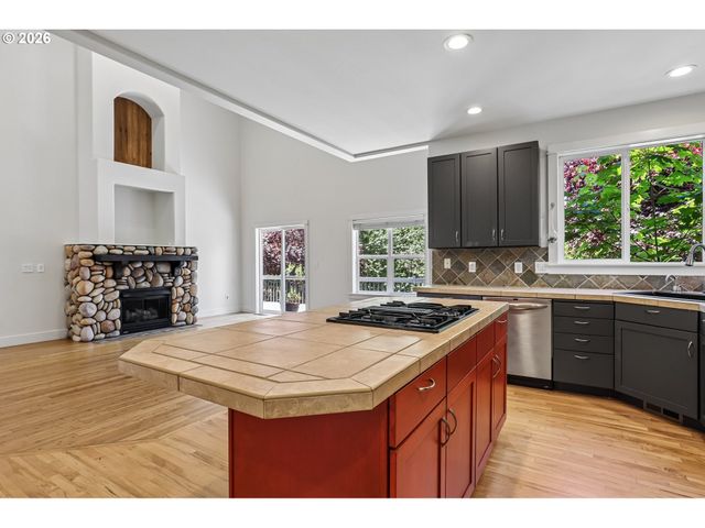2445 W 10TH St, Washougal, WA 98671