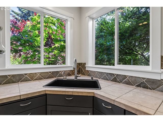 2445 W 10TH St, Washougal, WA 98671