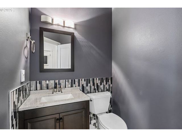 2445 W 10TH St, Washougal, WA 98671