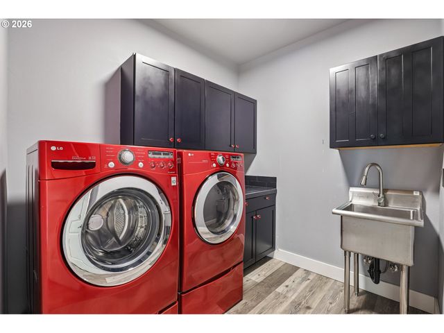 2445 W 10TH St, Washougal, WA 98671