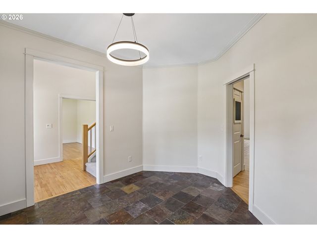 2445 W 10TH St, Washougal, WA 98671