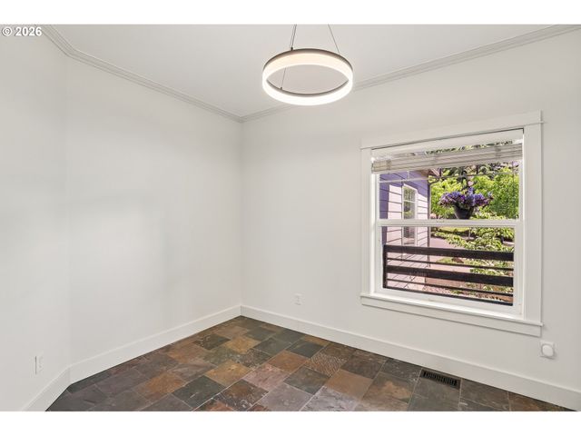 2445 W 10TH St, Washougal, WA 98671