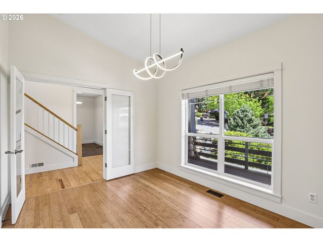 2445 W 10TH St, Washougal, WA 98671