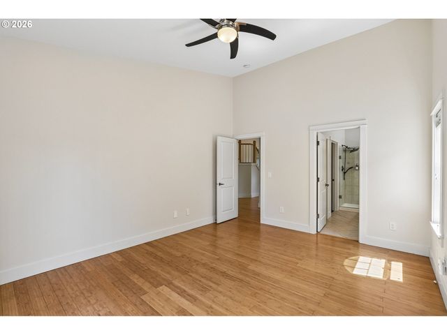 2445 W 10TH St, Washougal, WA 98671