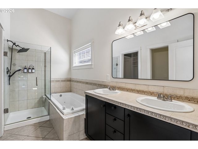 2445 W 10TH St, Washougal, WA 98671