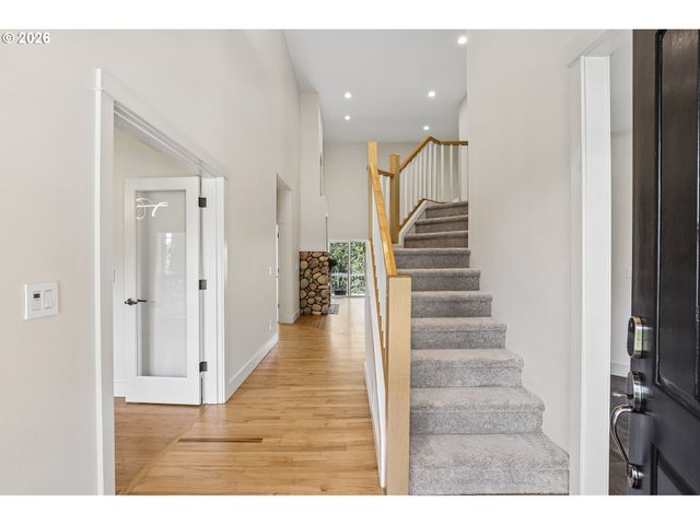 2445 W 10TH St, Washougal, WA 98671