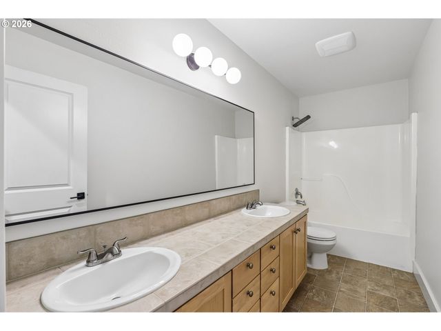 2445 W 10TH St, Washougal, WA 98671