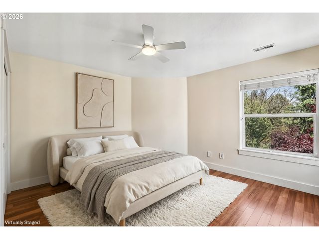 2445 W 10TH St, Washougal, WA 98671