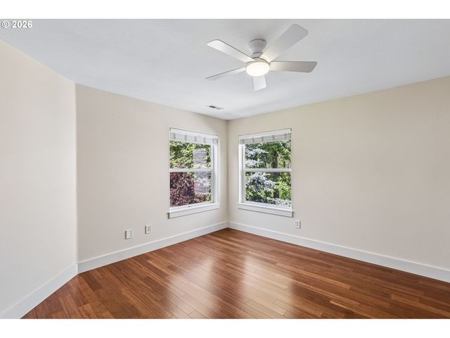 2445 W 10TH St, Washougal, WA 98671