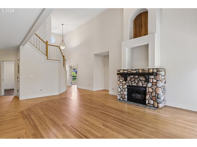 2445 W 10TH St, Washougal, WA 98671