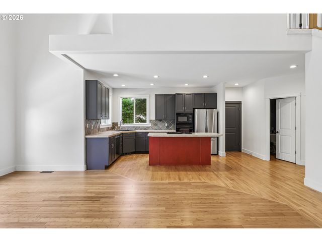 2445 W 10TH St, Washougal, WA 98671