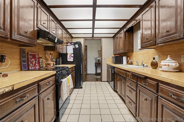 8217 N 165th Avenue, Owasso, OK 74055