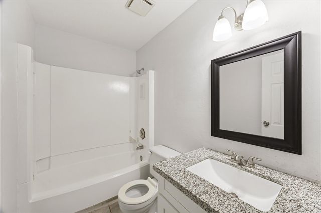 15215 Mcconn Street, Webster, TX 77598