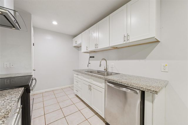 15215 Mcconn Street, Webster, TX 77598