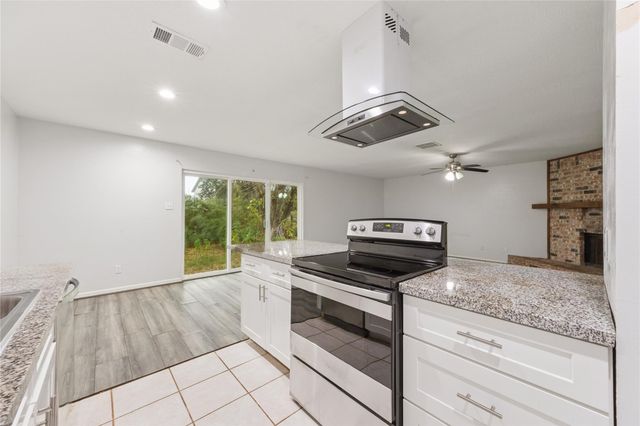 15215 Mcconn Street, Webster, TX 77598