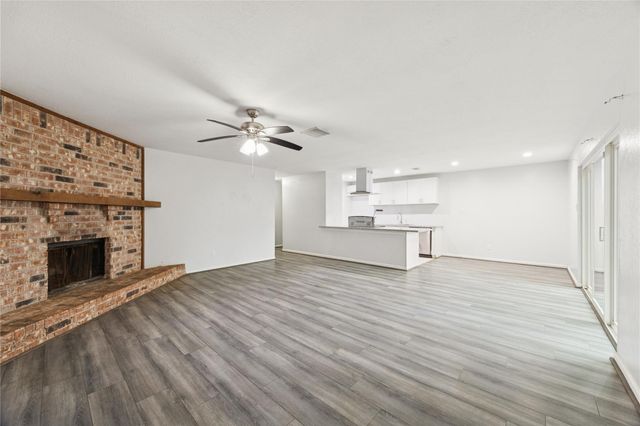 15215 Mcconn Street, Webster, TX 77598