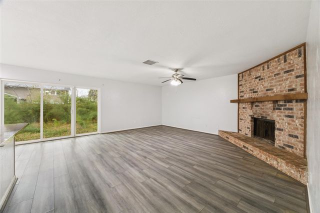 15215 Mcconn Street, Webster, TX 77598