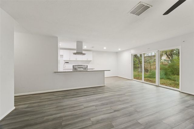 15215 Mcconn Street, Webster, TX 77598