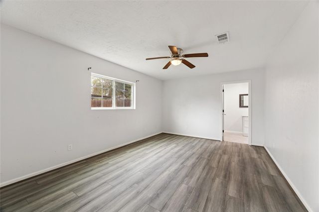 15215 Mcconn Street, Webster, TX 77598