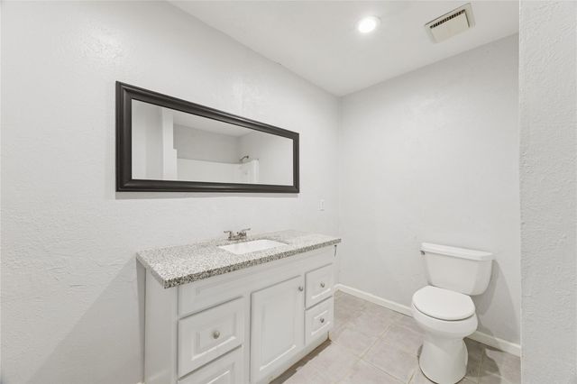 15215 Mcconn Street, Webster, TX 77598