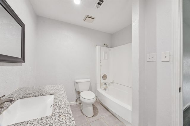 15215 Mcconn Street, Webster, TX 77598