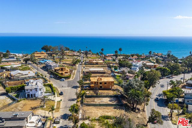 515 N Las Casas Avenue, Los Angeles, CA 90272