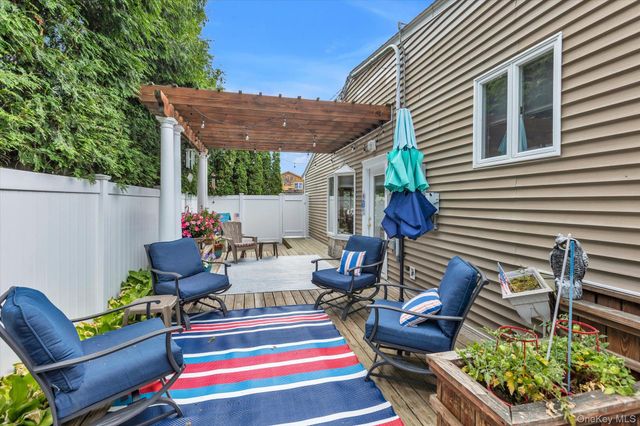 10 Elf Court, Bohemia, NY 11716