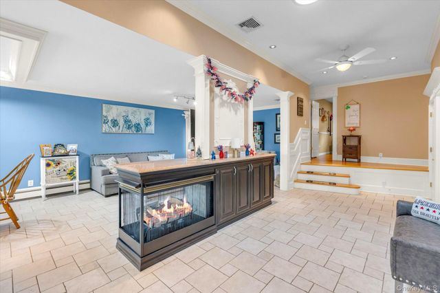 10 Elf Court, Bohemia, NY 11716