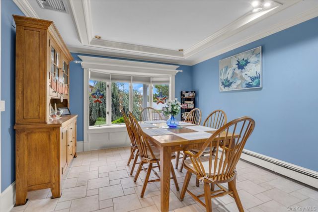 10 Elf Court, Bohemia, NY 11716