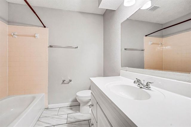 3821 W Oakcliff Drive, Oklahoma City, OK 73135