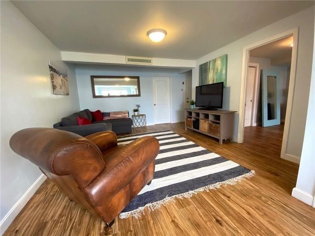 85 Eustis Street, Newport, RI 02840