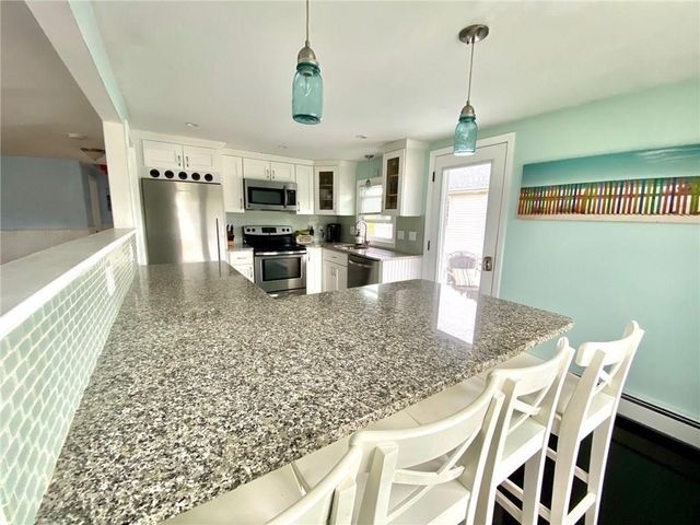 85 Eustis Street, Newport, RI 02840
