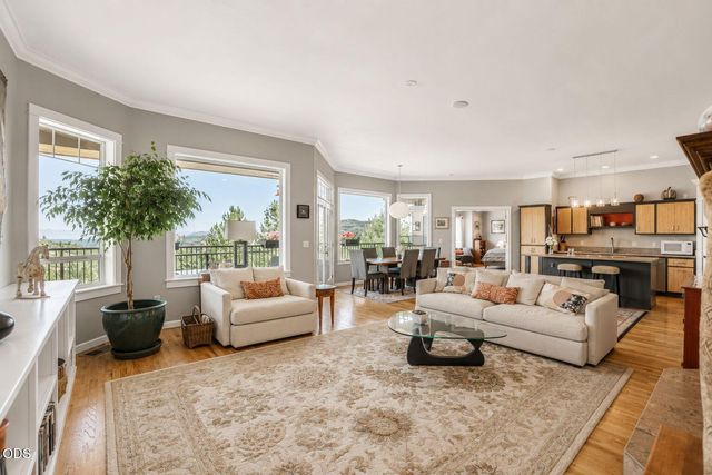 651 Holton Road, Talent, OR 97540