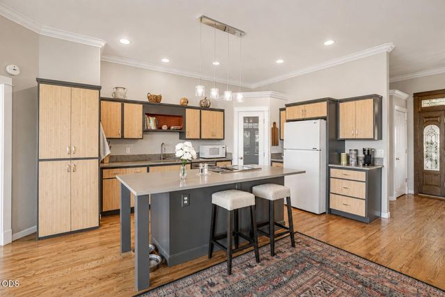 651 Holton Road, Talent, OR 97540