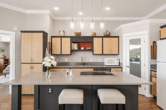 651 Holton Road, Talent, OR 97540
