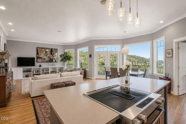 651 Holton Road, Talent, OR 97540