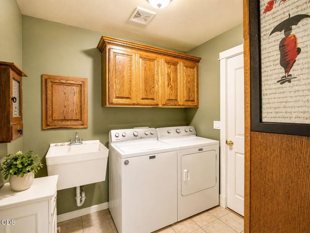 651 Holton Road, Talent, OR 97540