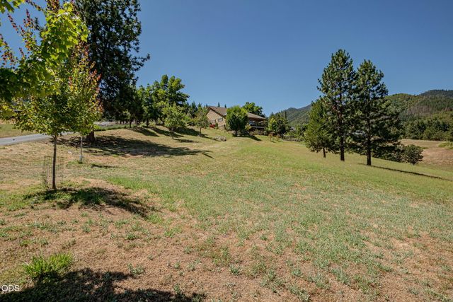 651 Holton Road, Talent, OR 97540