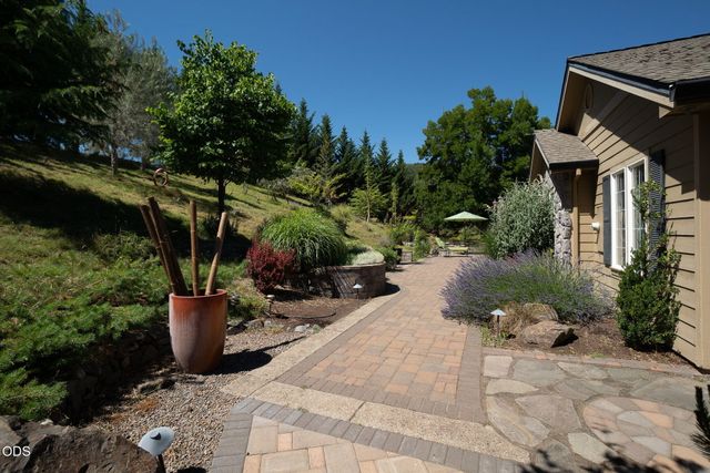651 Holton Road, Talent, OR 97540