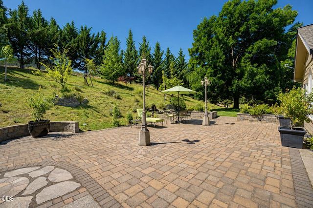 651 Holton Road, Talent, OR 97540