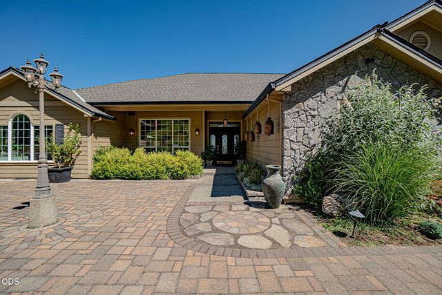651 Holton Road, Talent, OR 97540