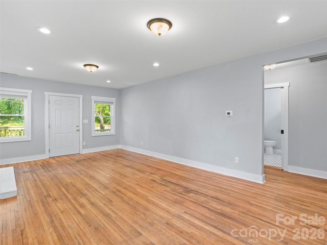 926 W Chapel Road, Asheville, NC 28803
