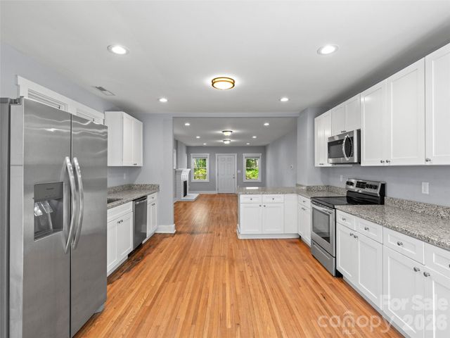 926 W Chapel Road, Asheville, NC 28803