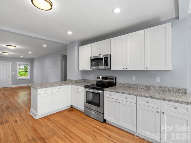 926 W Chapel Road, Asheville, NC 28803