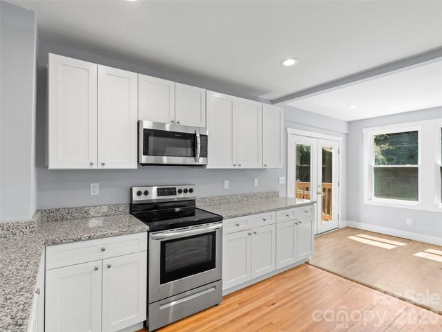 926 W Chapel Road, Asheville, NC 28803