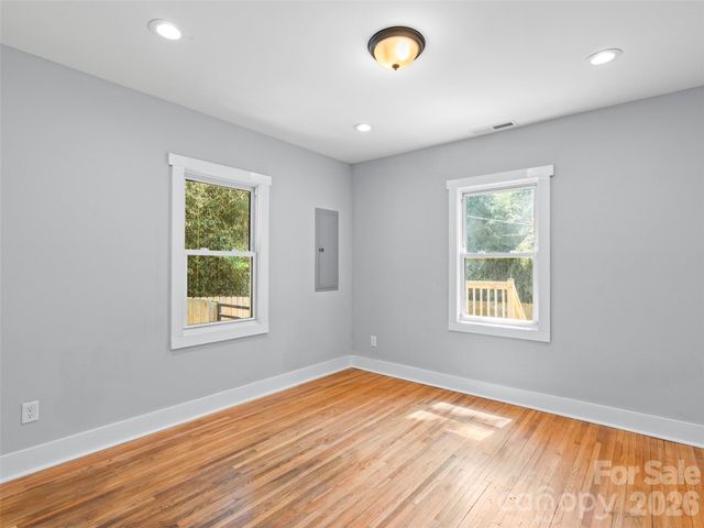 926 W Chapel Road, Asheville, NC 28803