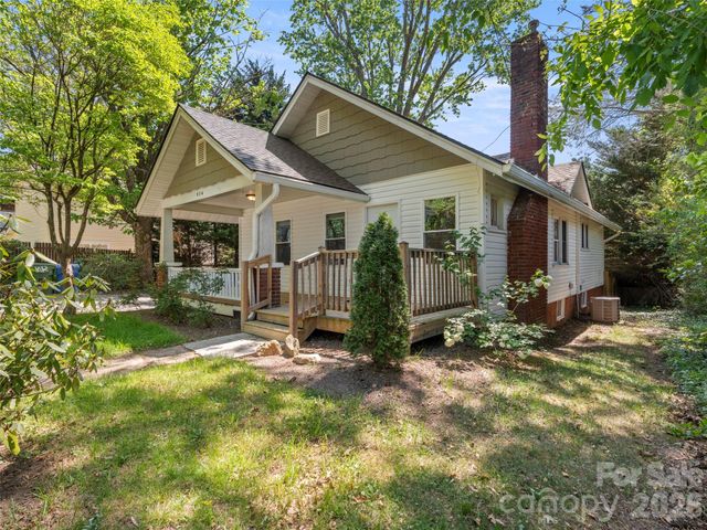 926 W Chapel Road, Asheville, NC 28803
