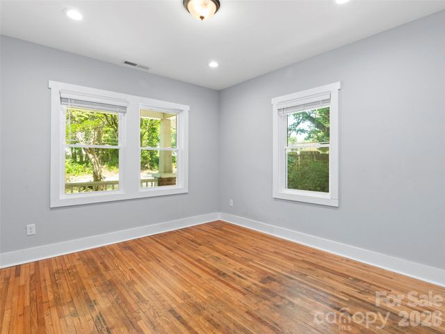 926 W Chapel Road, Asheville, NC 28803